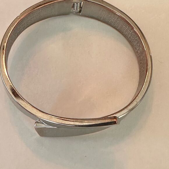 Silver Hinged Bangle Bracelet - Picture 1 of 2
